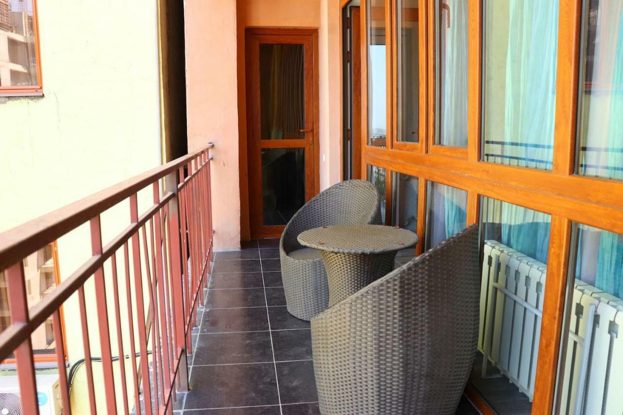 La Petite Maison Ереван Екстериор снимка